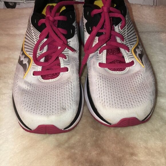 Saucony 8 Guide 14 Running Sneakers in Light Gray Burgundy - Picture 5 of 13